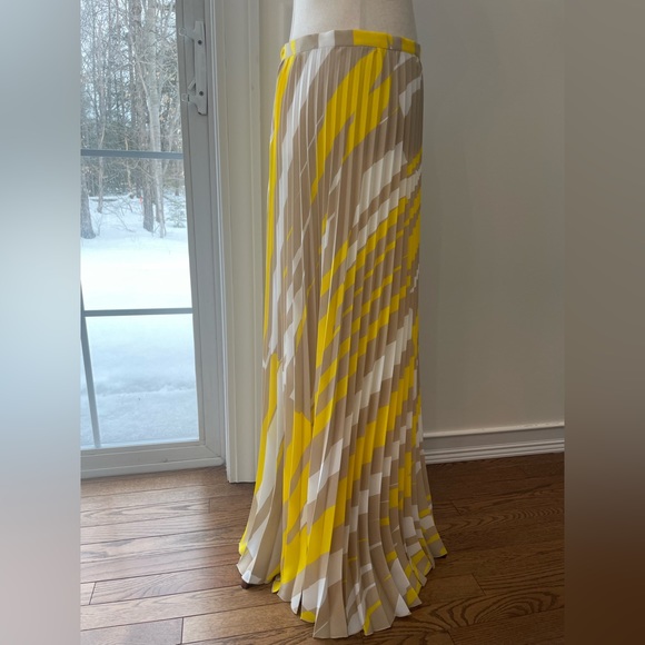 Maxmara Accordion-Pleated Crepe de Chine Skirt - Picture 11 of 15